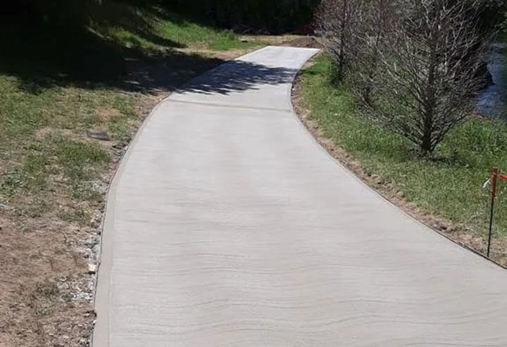 Béton balayé réalisé par LAM BTP, dans le Gard