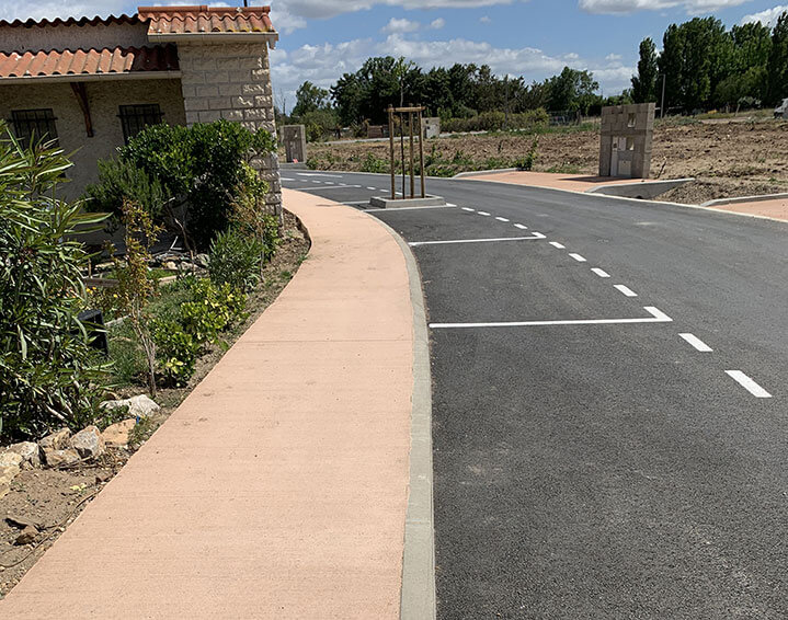 Béton coloré réalisé par LAM BTP, dans le Gard et l'Aude