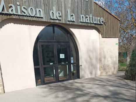 Béton désactivé : maison de la nature. LAM BTP, expert en revêtement décoratif dans le Gard et l’Hérault