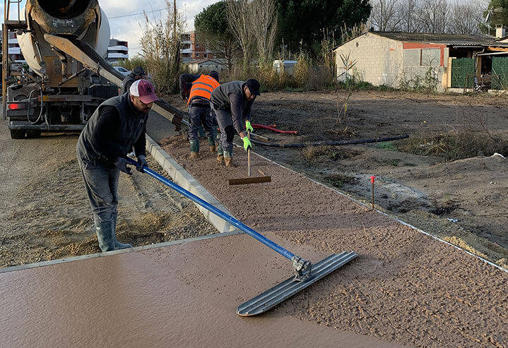 Béton coloré à chaud réalisé par LAM BTP, travaux en enrobé et en goudronnage dans l'Hérault, l'Aude et le Gard